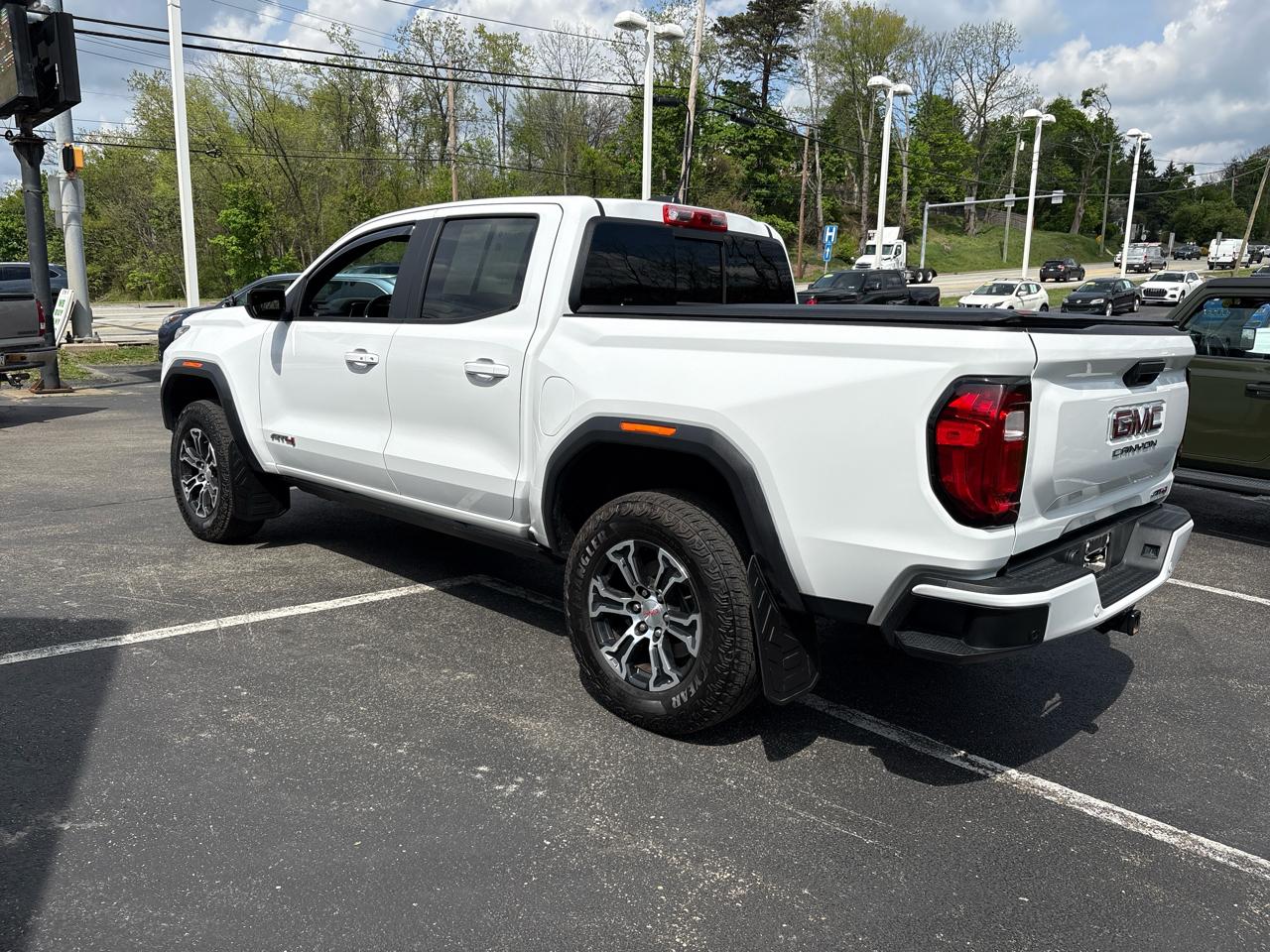 GMC Canyon 4WD Crew Cab AT4 2023