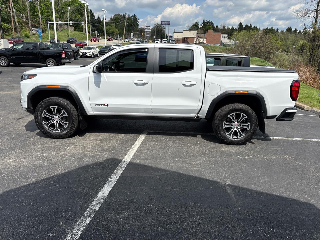 GMC Canyon 4WD Crew Cab AT4 2023