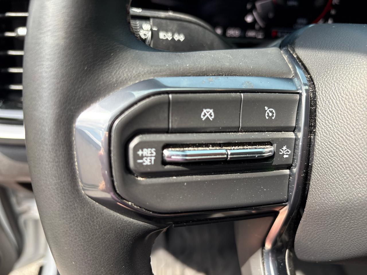 GMC Canyon 4WD Crew Cab AT4 2023