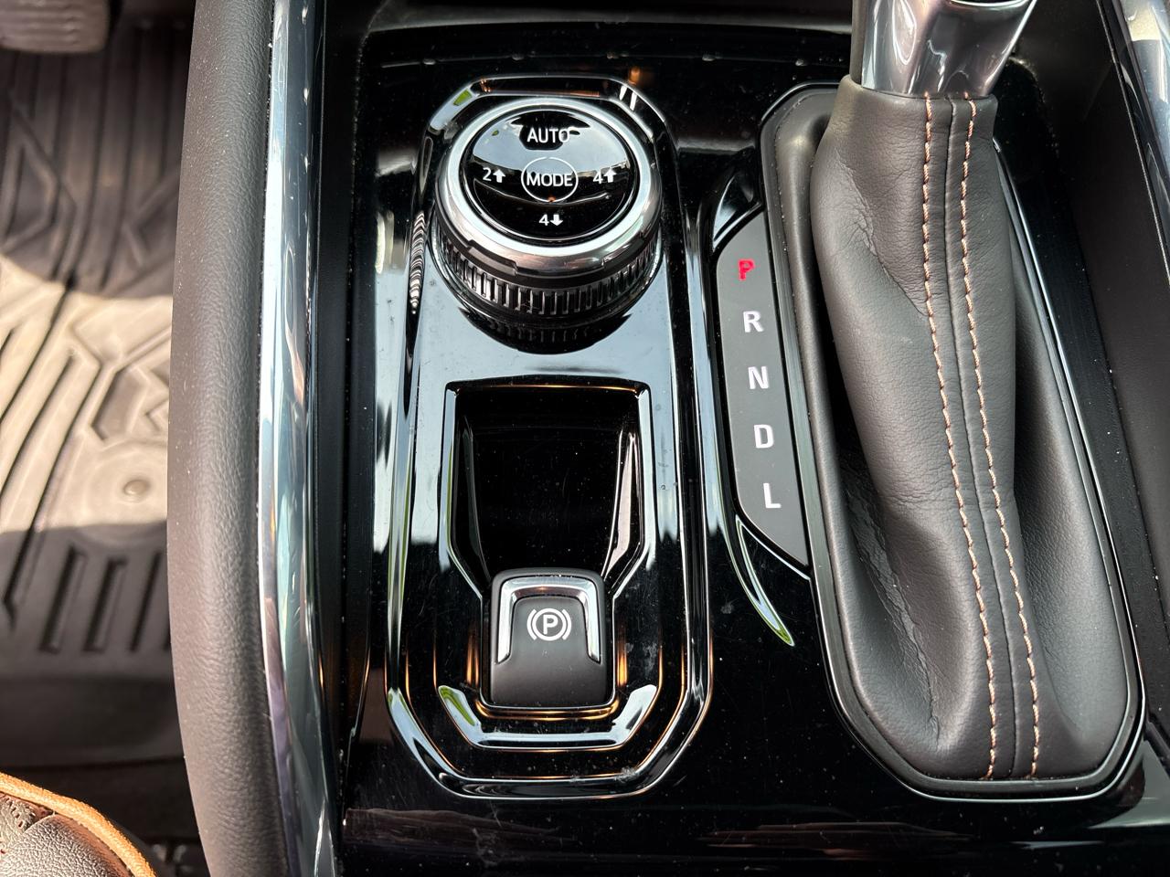 GMC Canyon 4WD Crew Cab AT4 2023