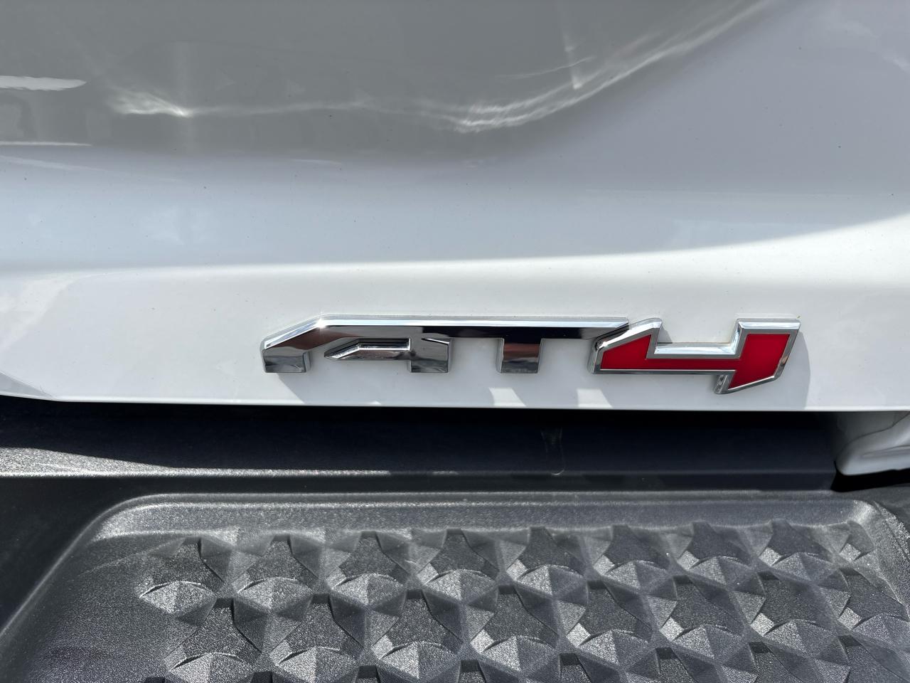 GMC Canyon 4WD Crew Cab AT4 2023