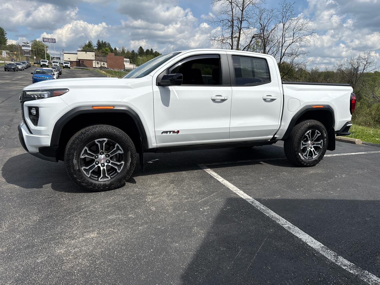 GMC Canyon 4WD Crew Cab AT4 2023