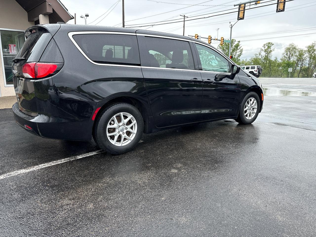 Chrysler Voyager LX FWD 2023
