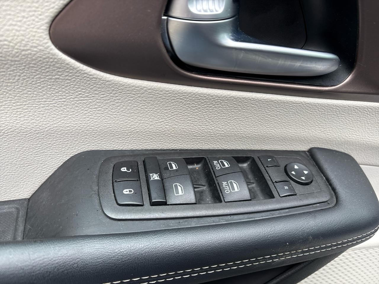 Chrysler Voyager LX FWD 2023