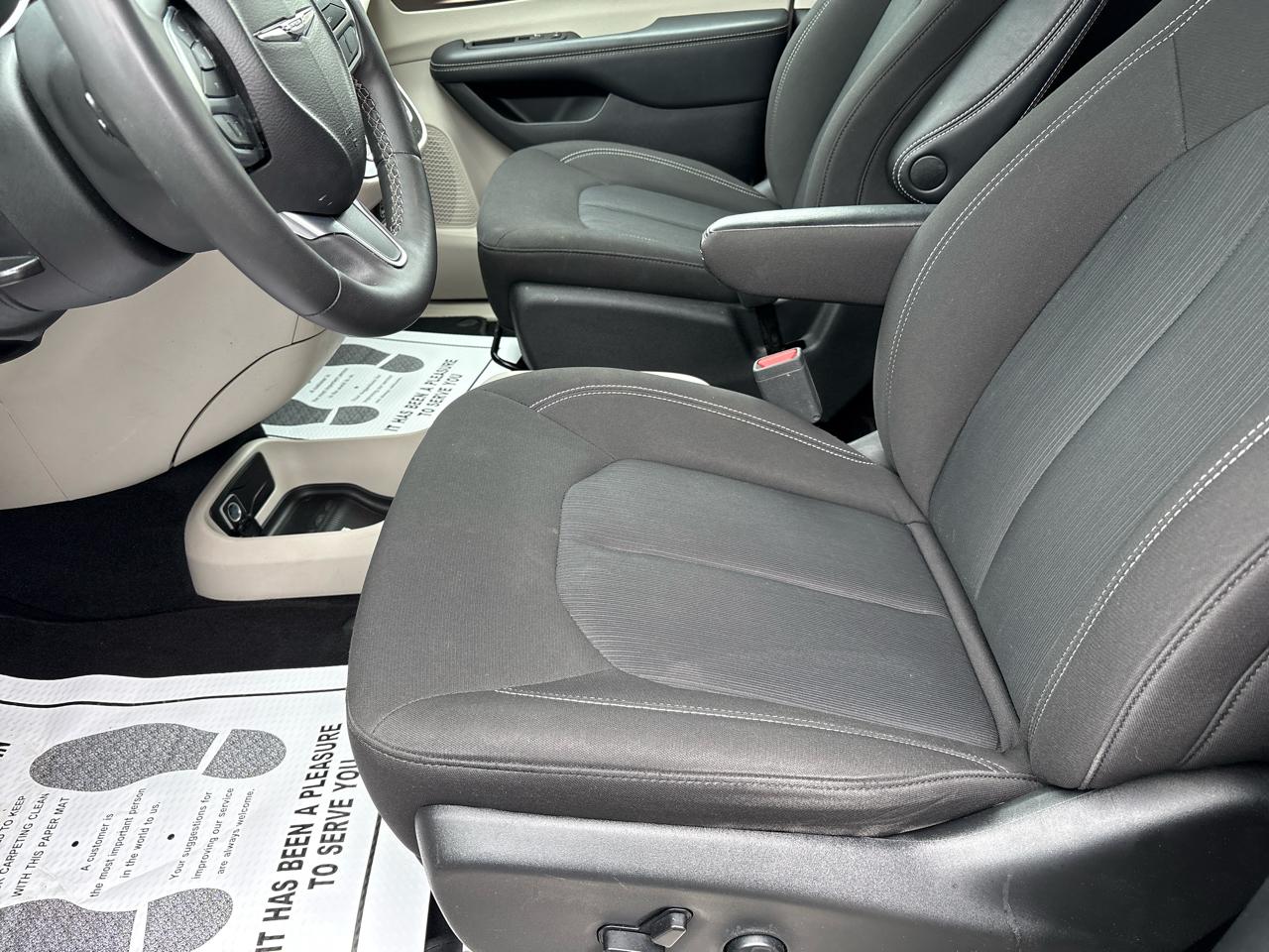 Chrysler Voyager LX FWD 2023