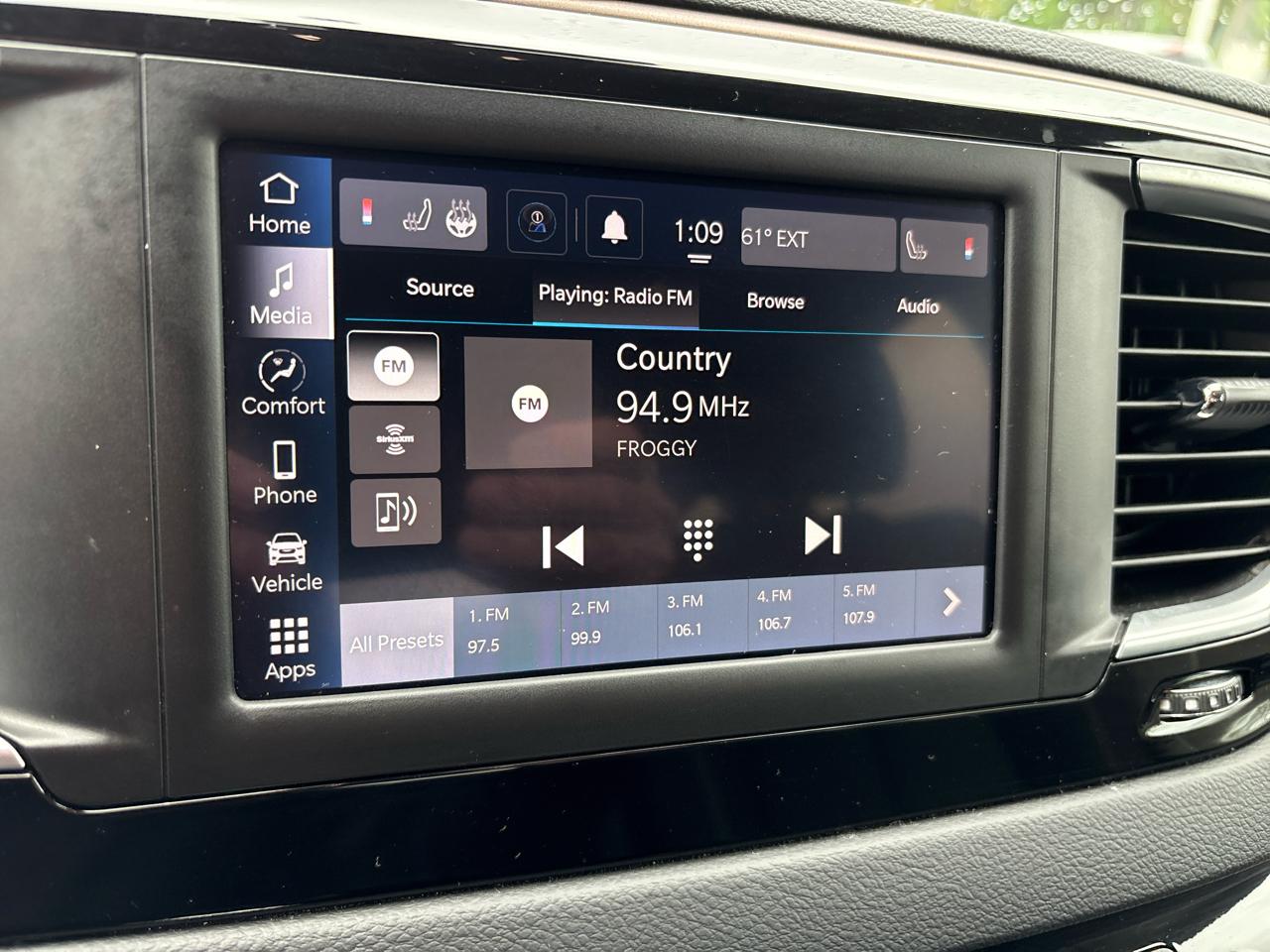 Chrysler Voyager LX FWD 2023