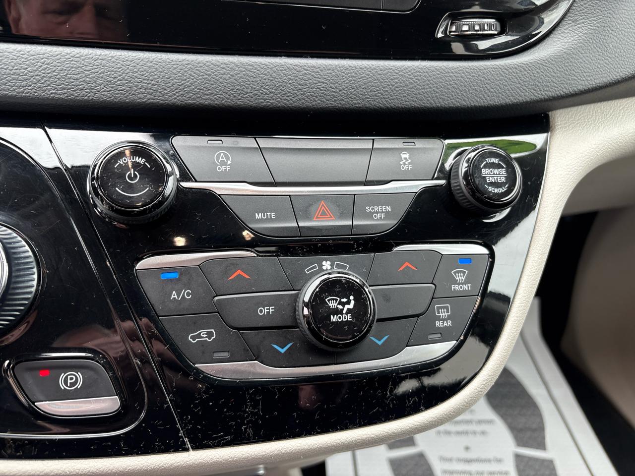 Chrysler Voyager LX FWD 2023