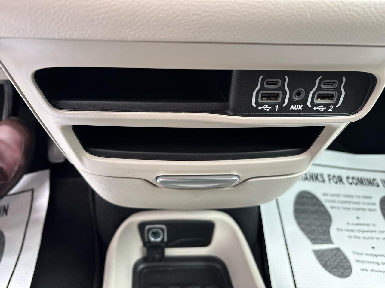 Chrysler Voyager LX FWD 2023