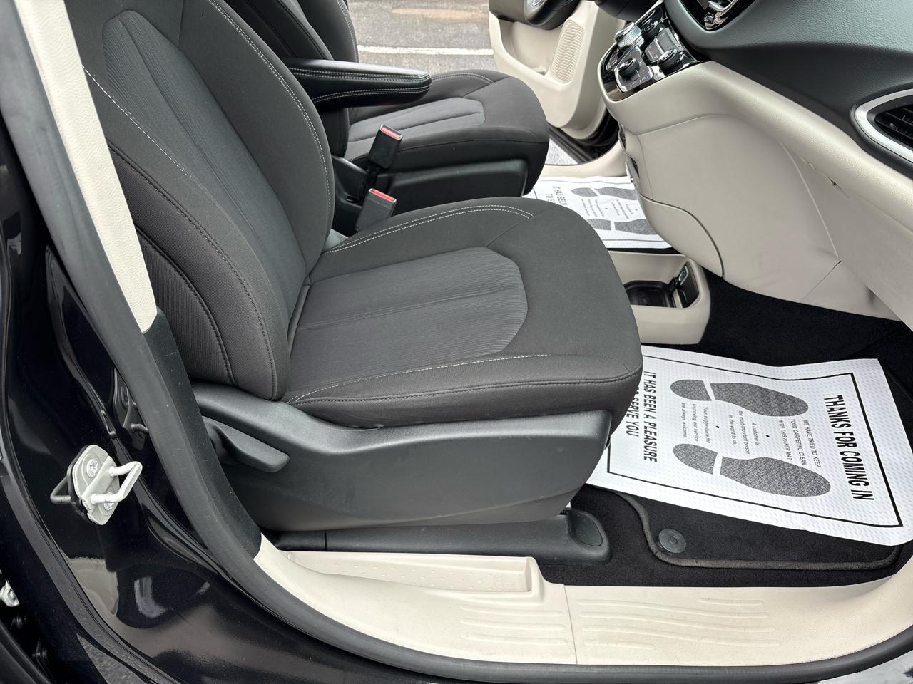 Chrysler Voyager LX FWD 2023