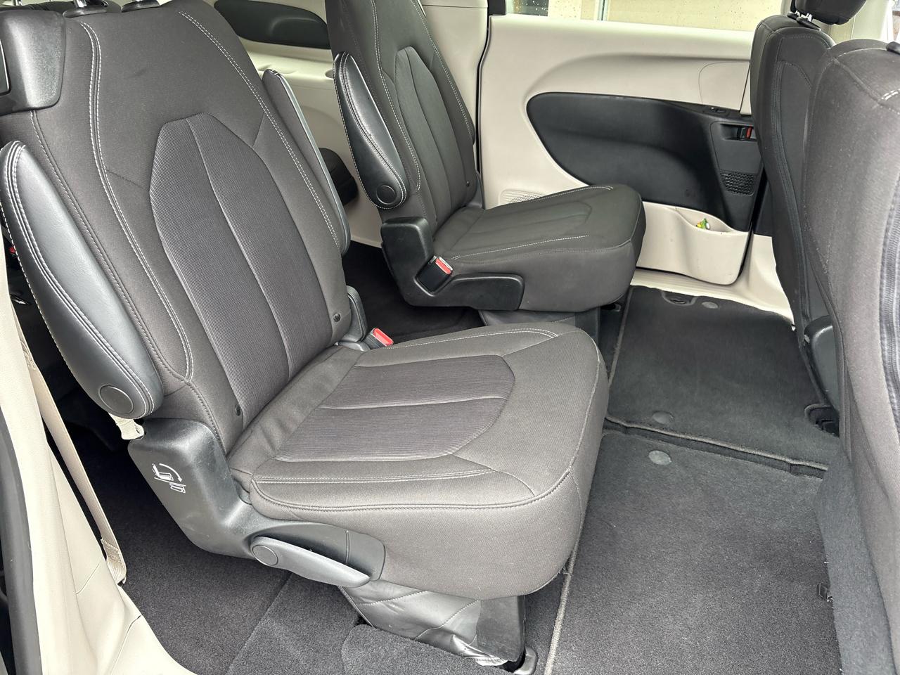 Chrysler Voyager LX FWD 2023