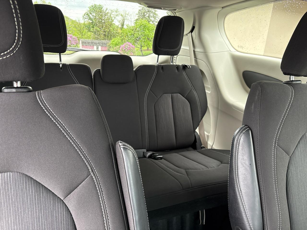 Chrysler Voyager LX FWD 2023