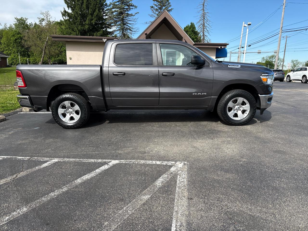 RAM 1500 Big Horn 4x4 Crew Cab 5'7" Box 2021