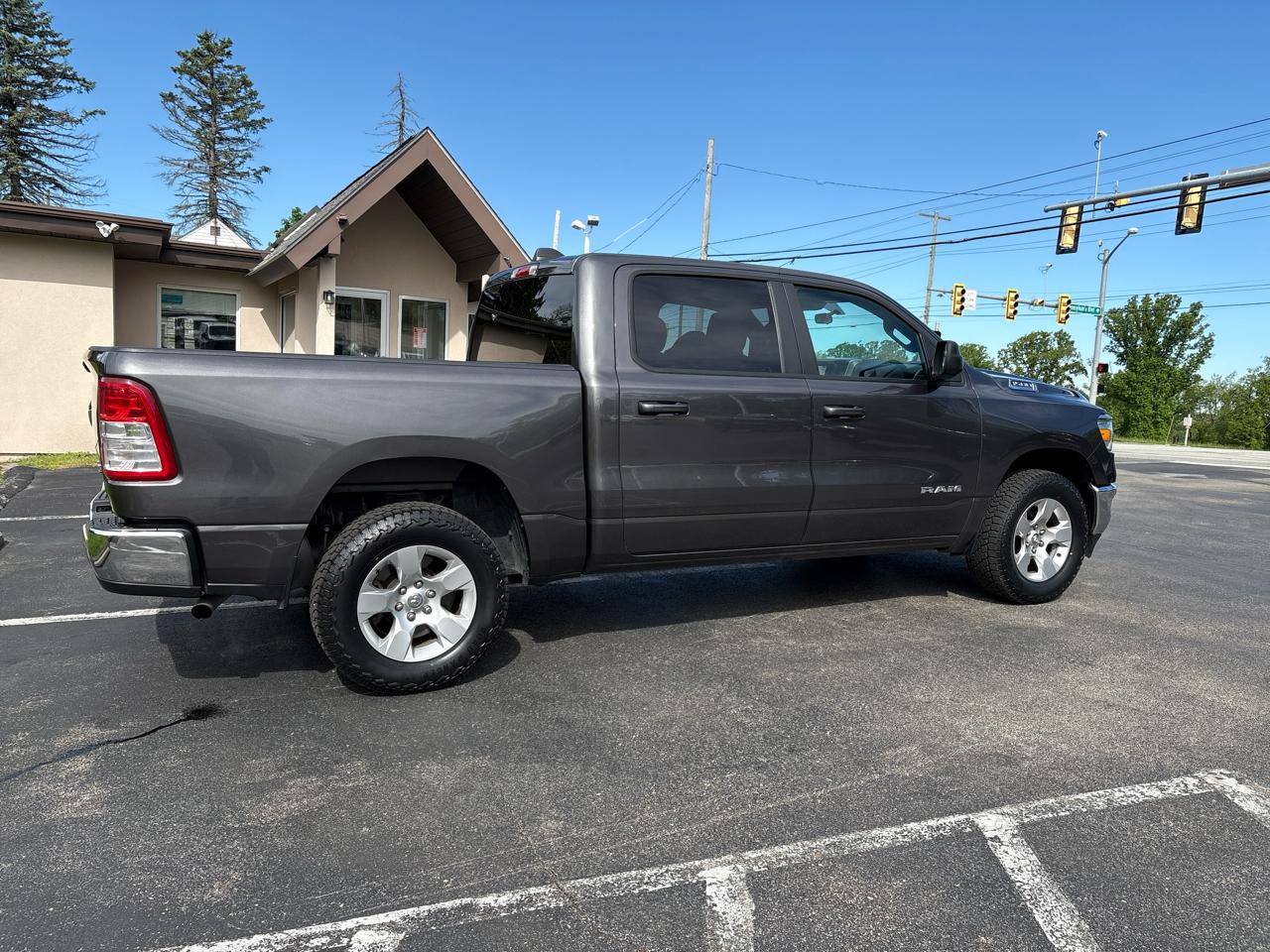 RAM 1500 Big Horn 4x4 Crew Cab 5'7" Box 2021