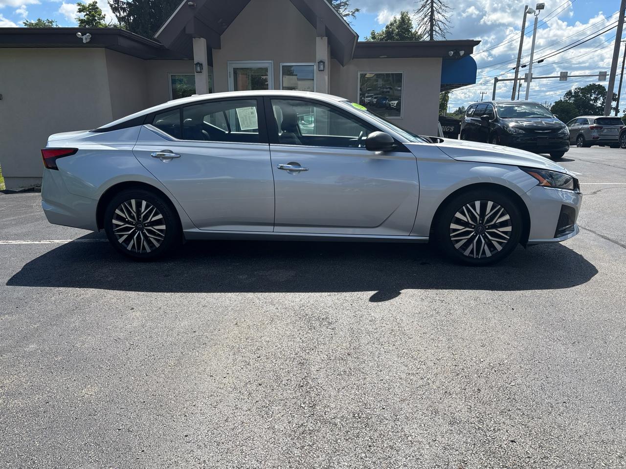 Nissan Altima 2.5 SV Sedan 2024