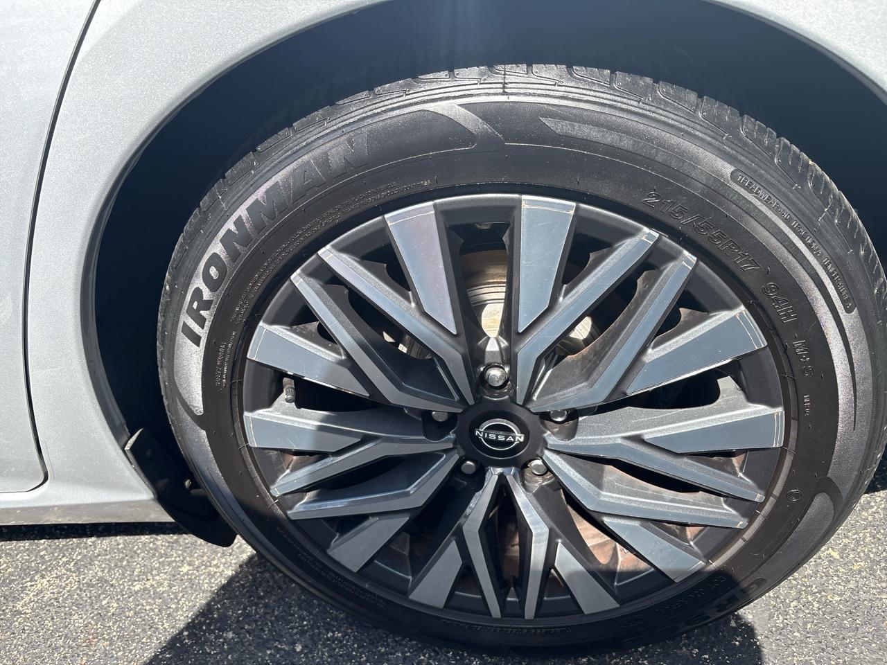 Nissan Altima 2.5 SV Sedan 2024