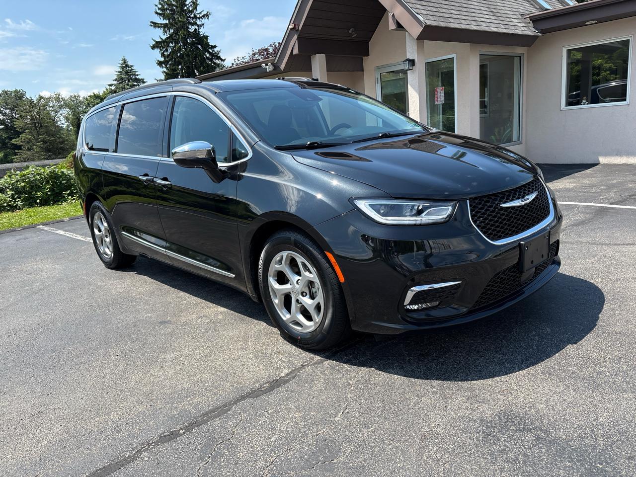 Chrysler Pacifica Limited FWD 2023