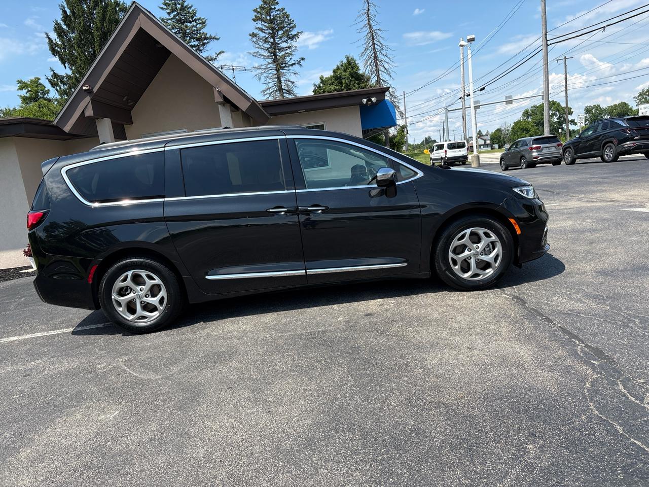 Chrysler Pacifica Limited FWD 2023