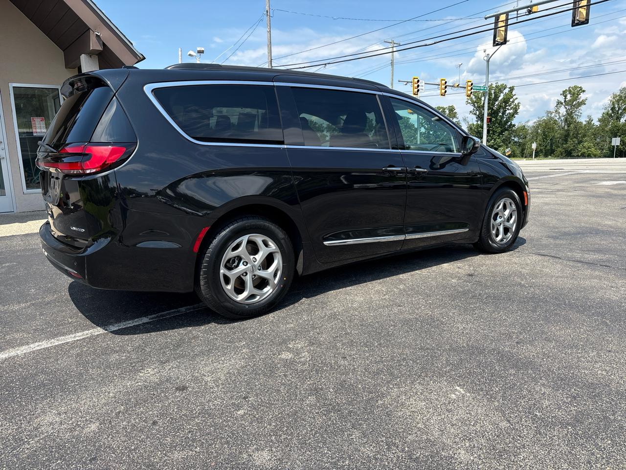 Chrysler Pacifica Limited FWD 2023