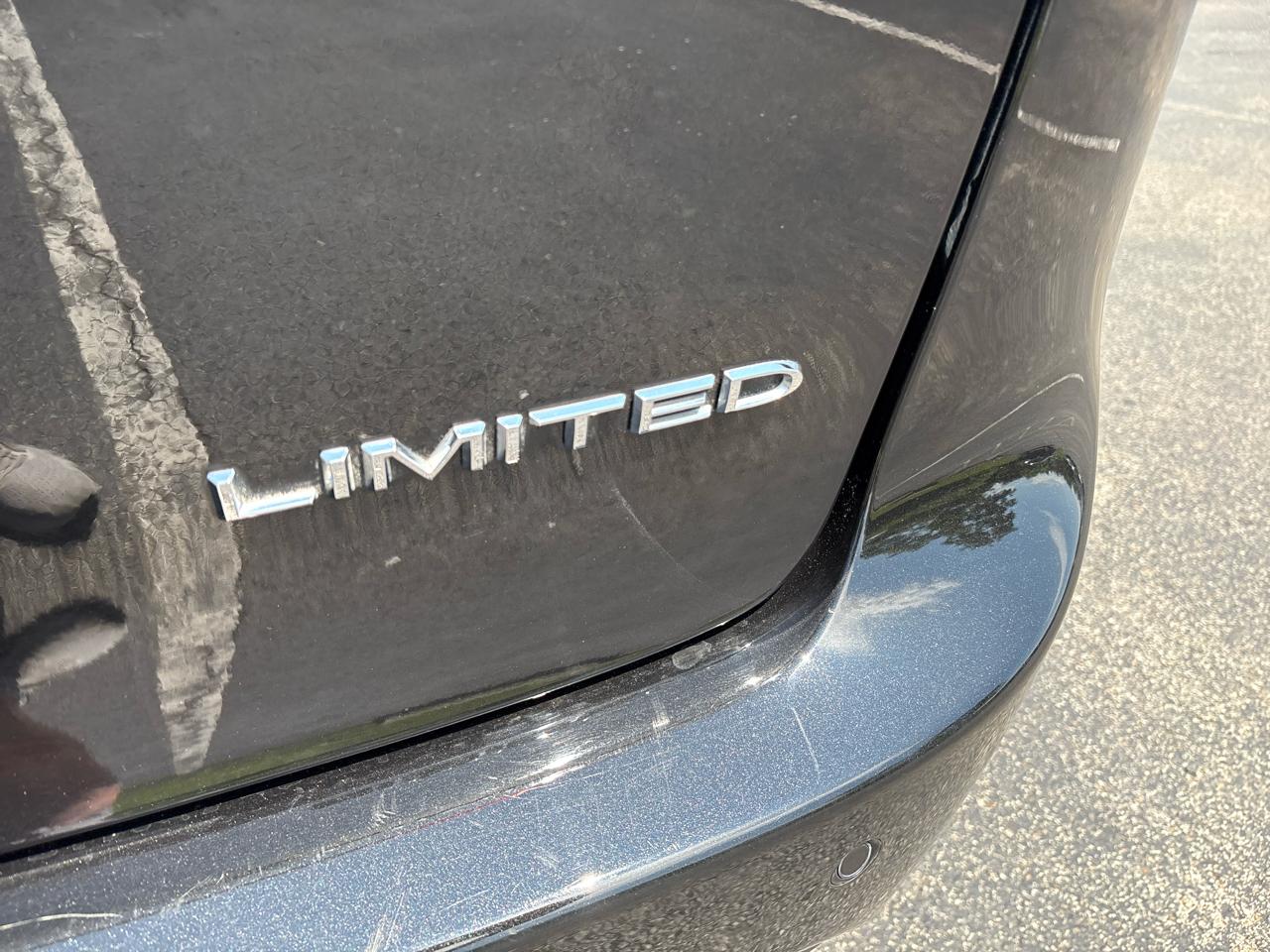 Chrysler Pacifica Limited FWD 2023