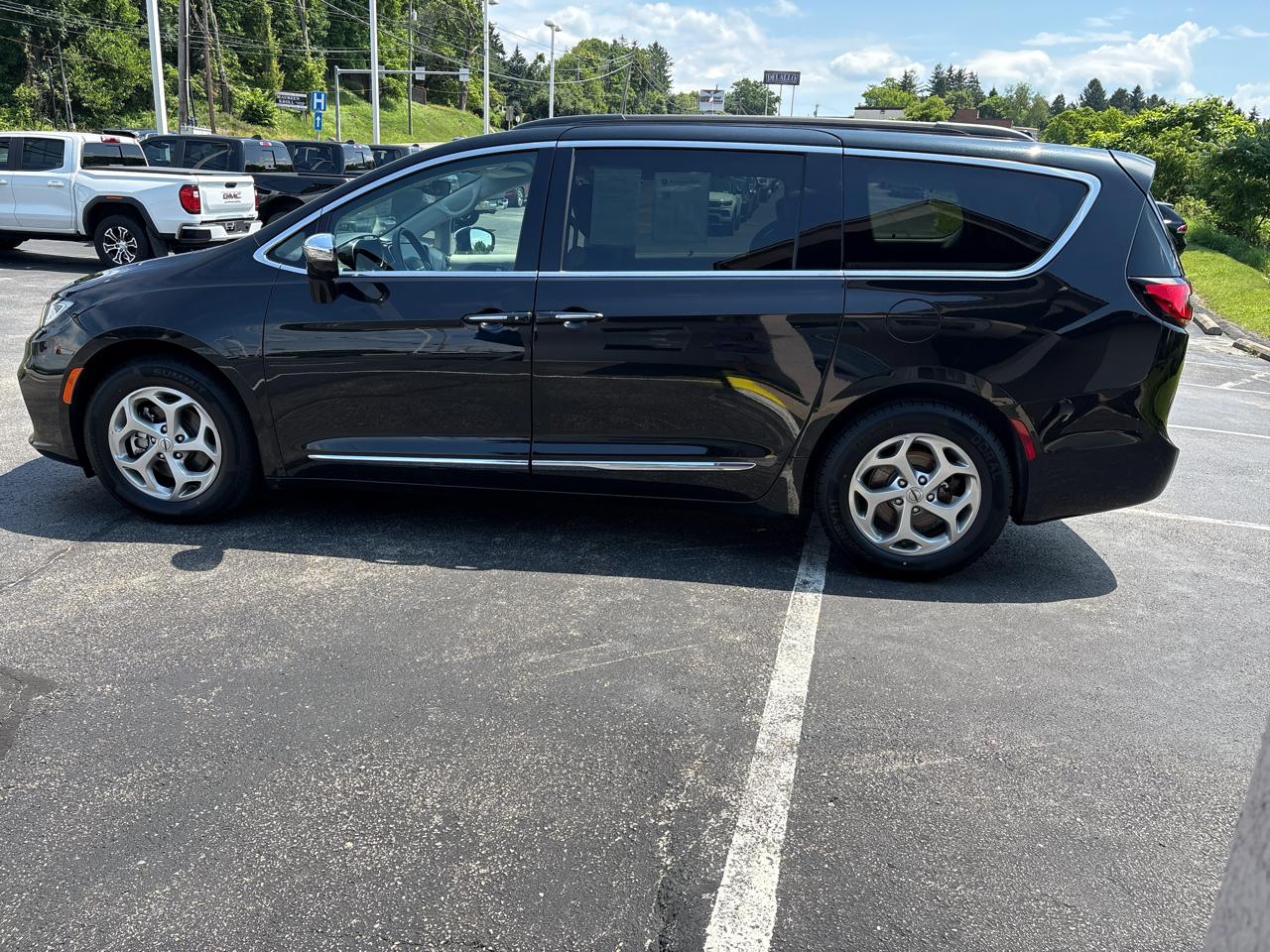 Chrysler Pacifica Limited FWD 2023