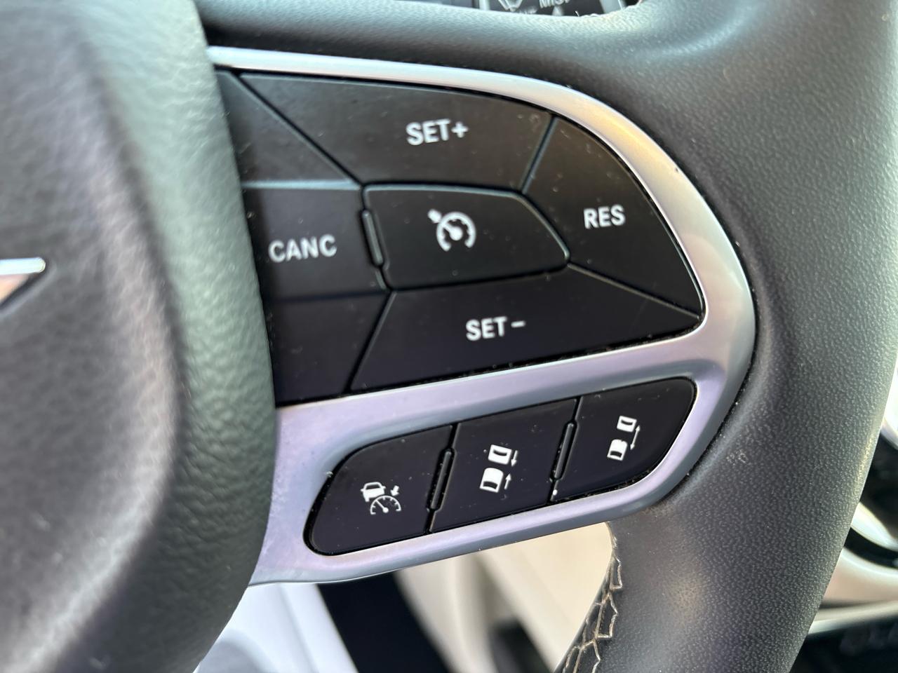 Chrysler Pacifica Limited FWD 2023