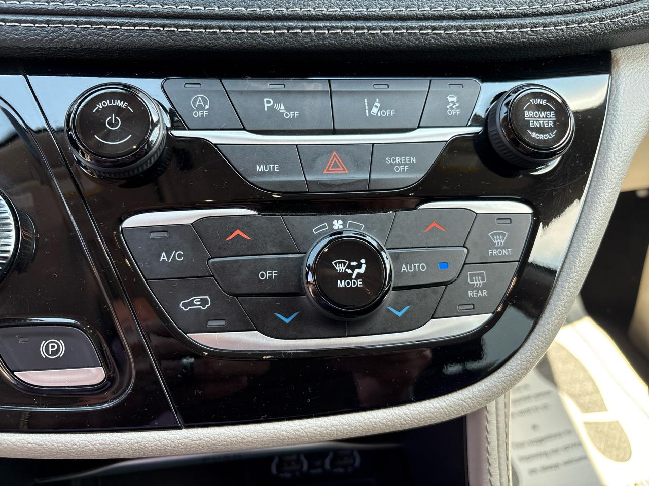 Chrysler Pacifica Limited FWD 2023