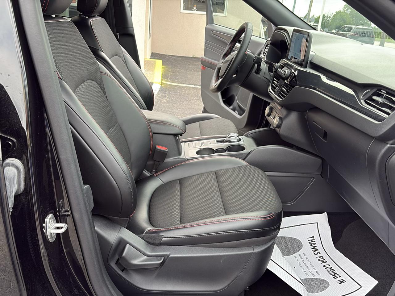 2025 Ford Escape ST-Line - Photo 29