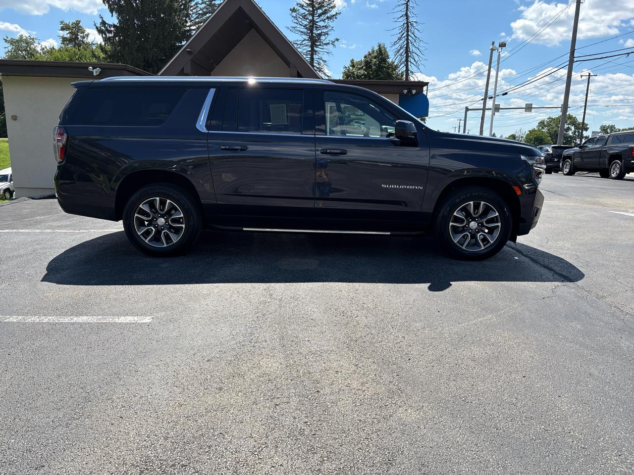 Chevrolet Suburban 4WD 4dr LT 2022