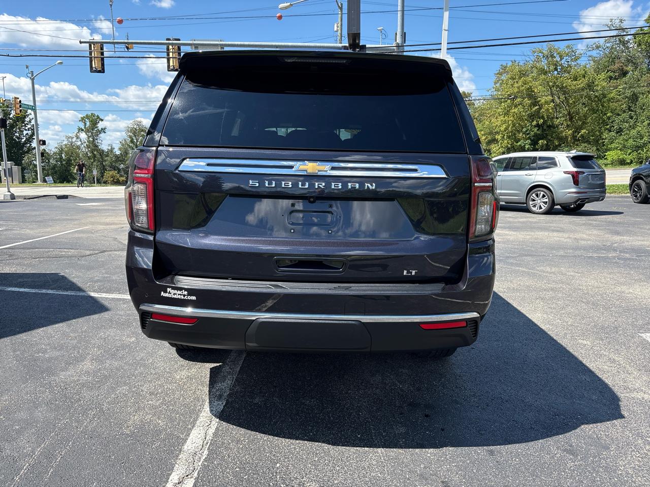 Chevrolet Suburban 4WD 4dr LT 2022