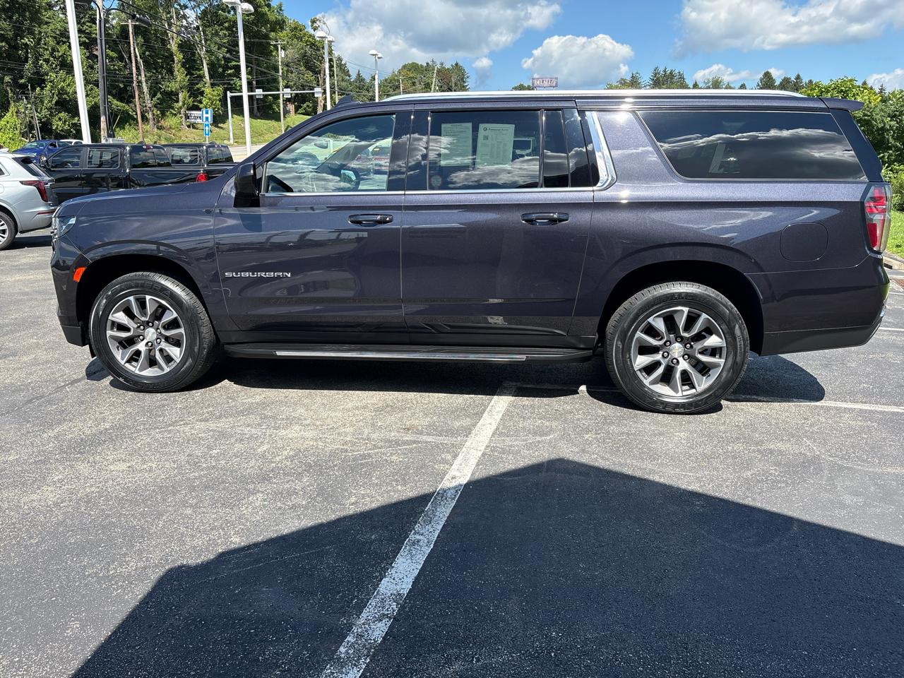Chevrolet Suburban 4WD 4dr LT 2022