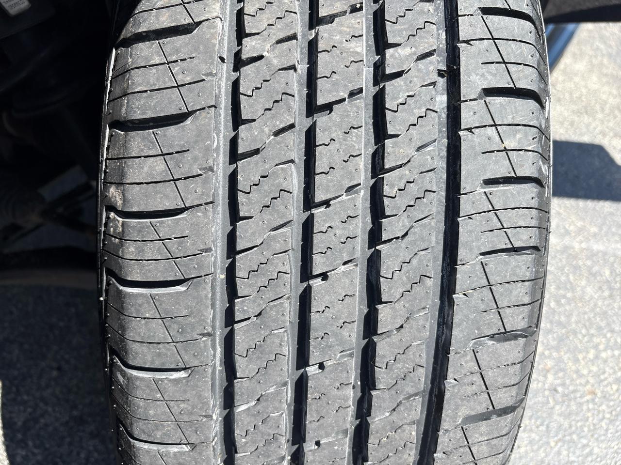 Chevrolet Suburban 4WD 4dr LT 2022