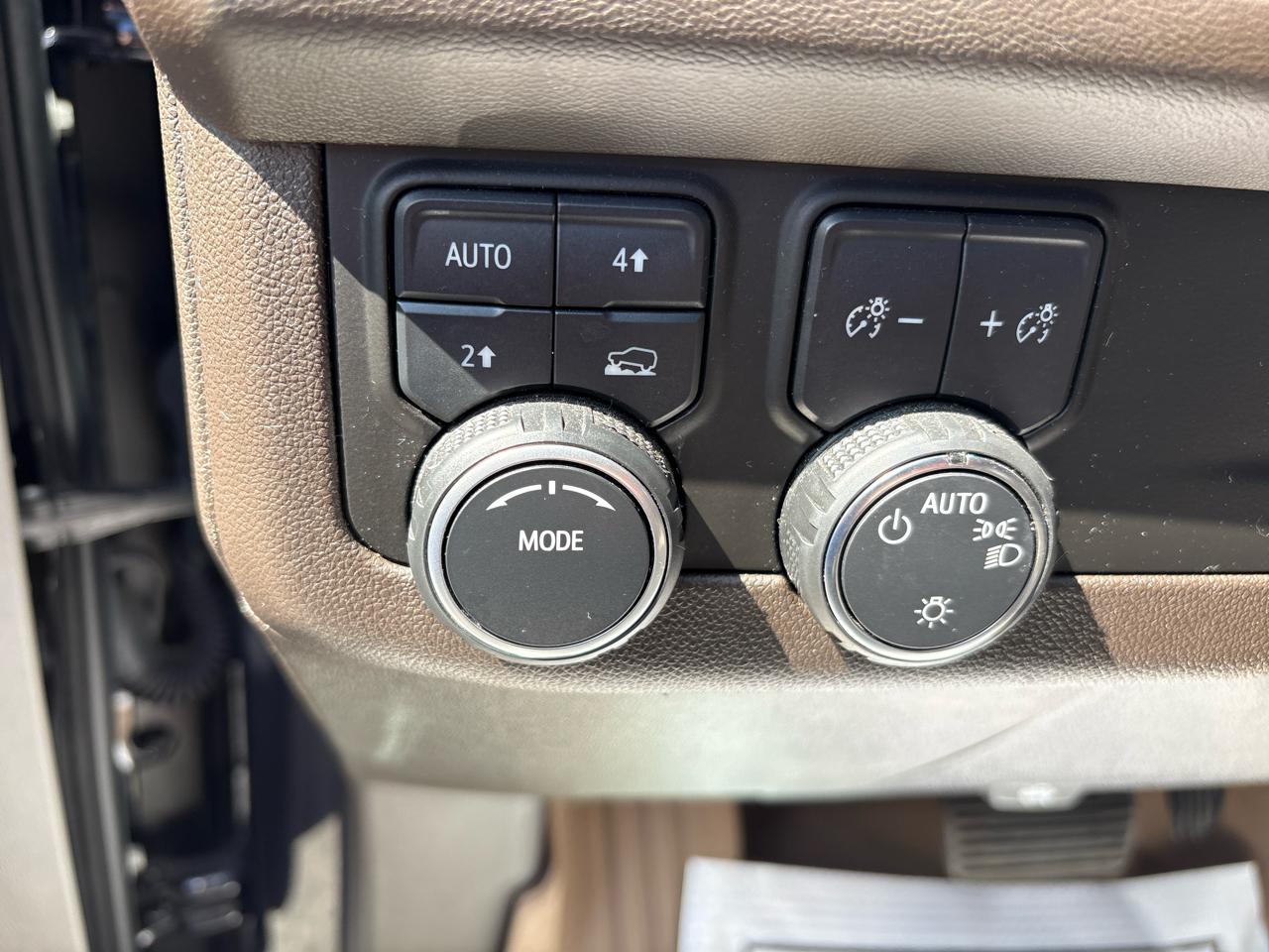 Chevrolet Suburban 4WD 4dr LT 2022