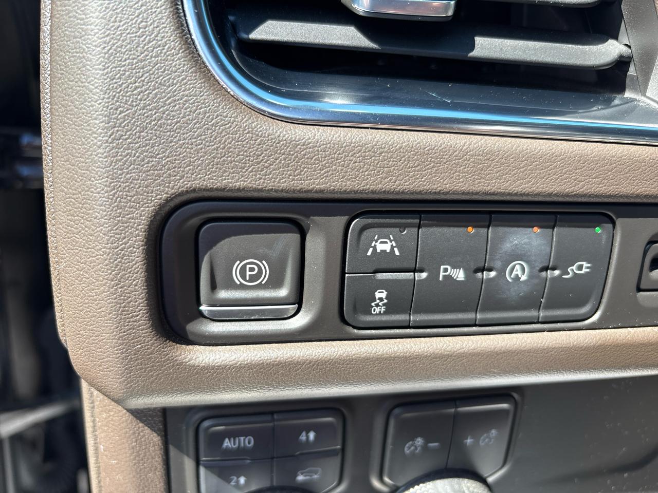 Chevrolet Suburban 4WD 4dr LT 2022