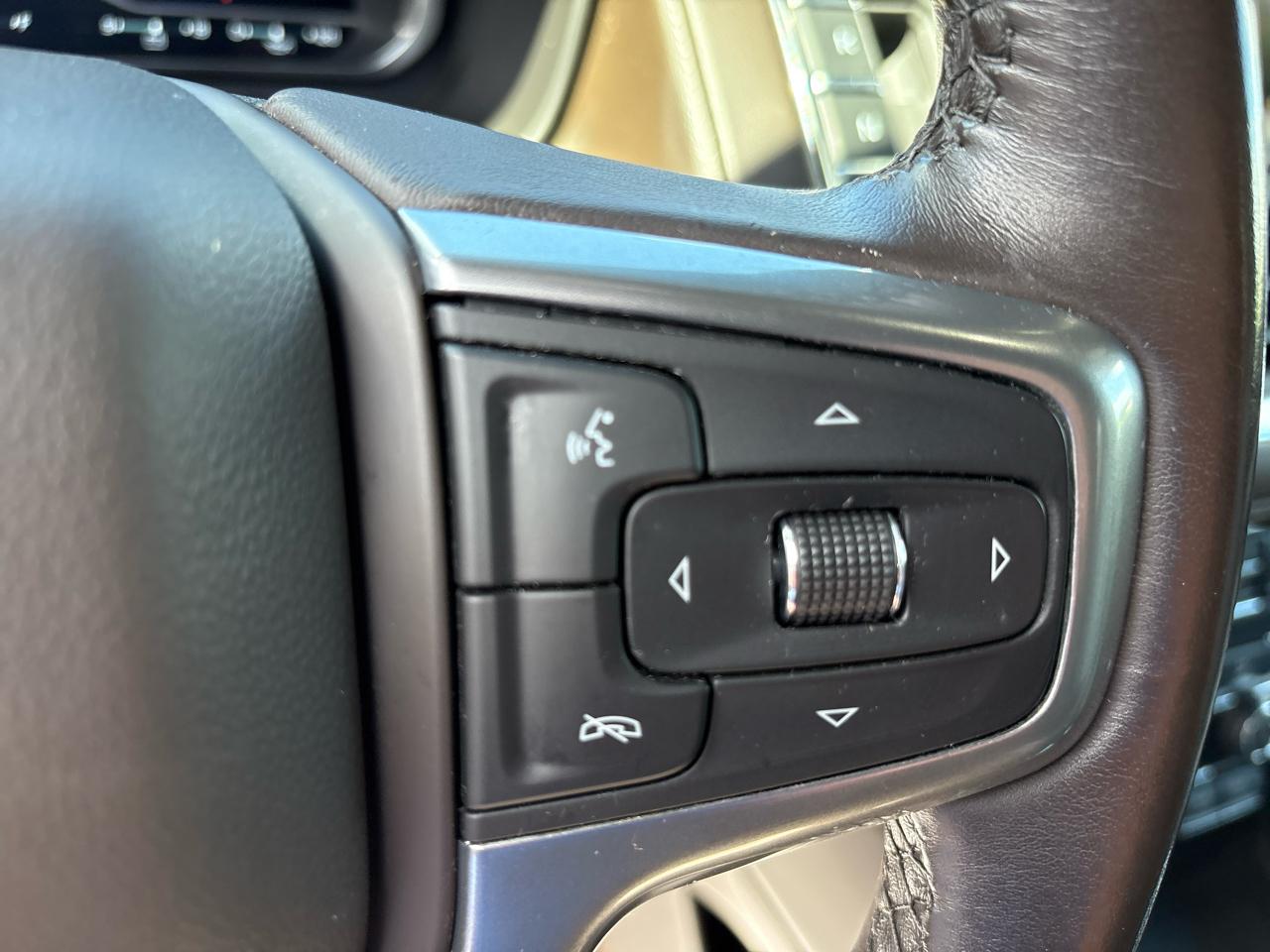 Chevrolet Suburban 4WD 4dr LT 2022