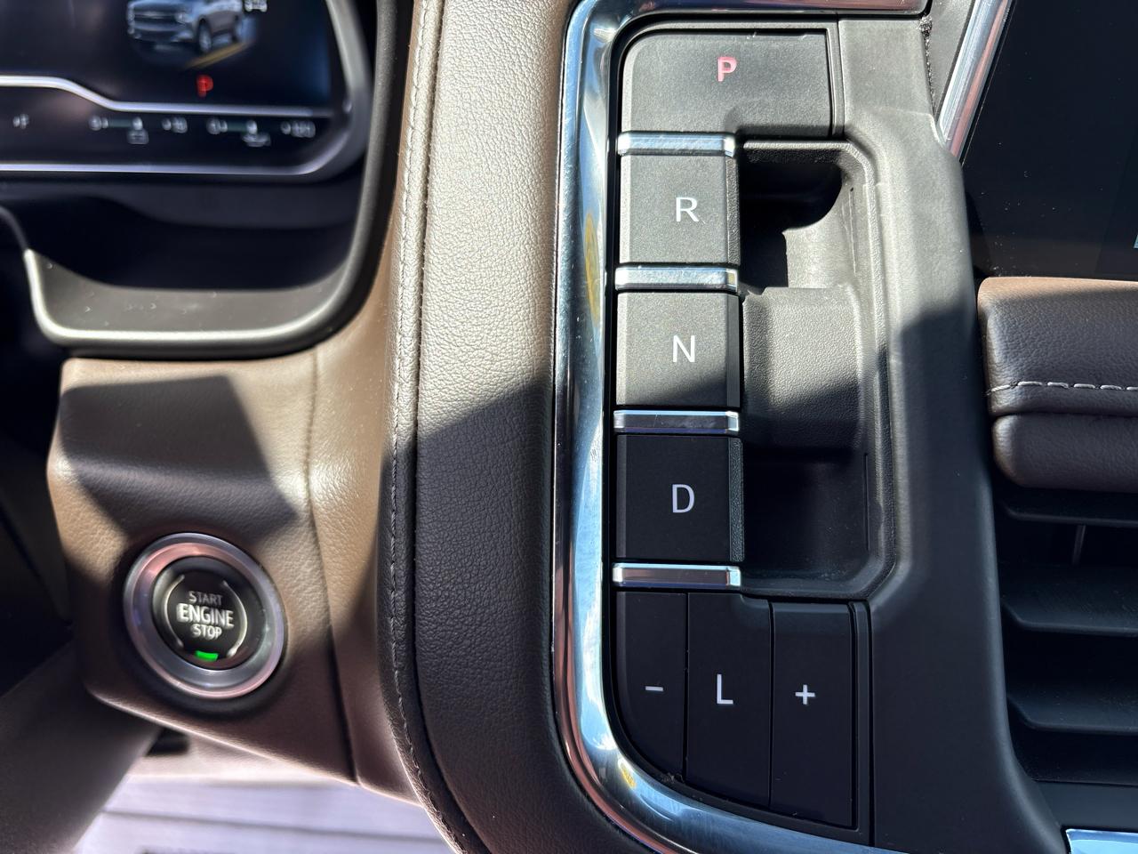 Chevrolet Suburban 4WD 4dr LT 2022