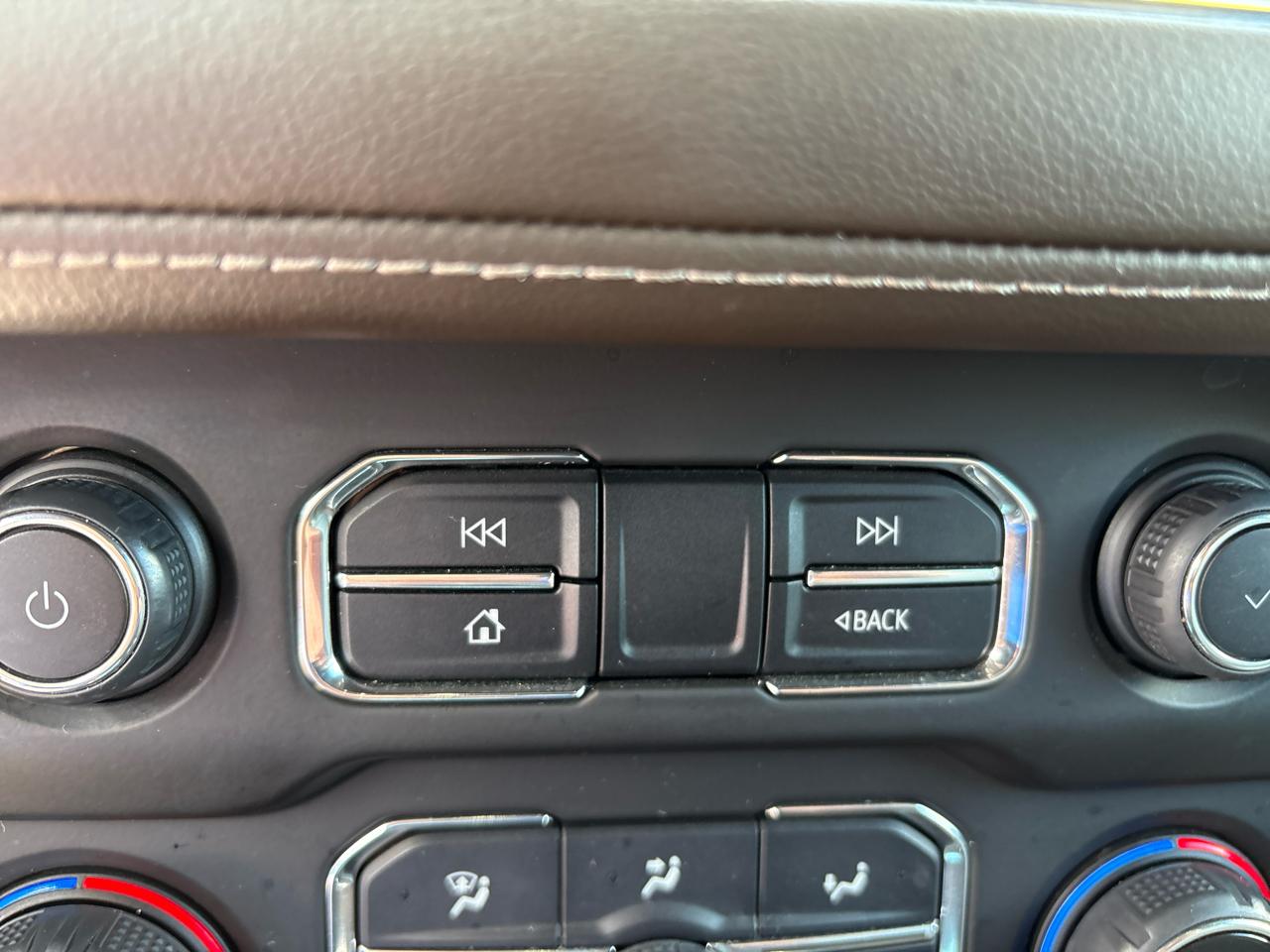 Chevrolet Suburban 4WD 4dr LT 2022