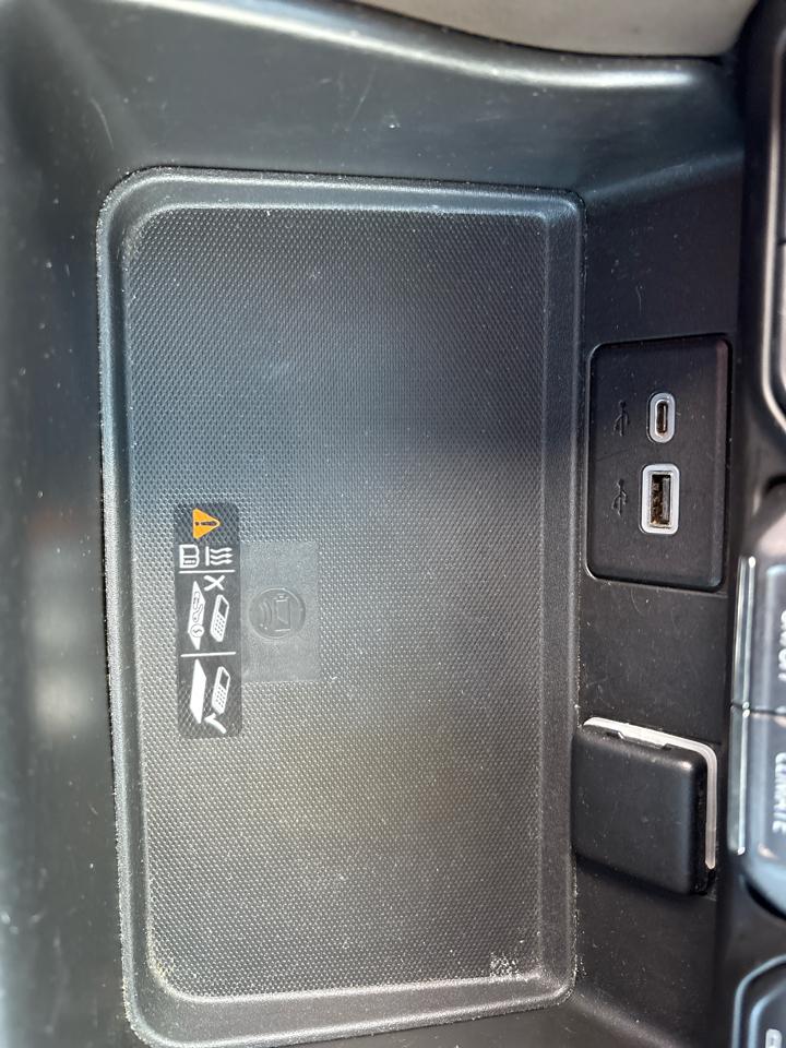 Chevrolet Suburban 4WD 4dr LT 2022