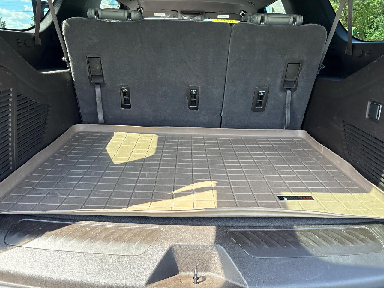 Chevrolet Suburban 4WD 4dr LT 2022