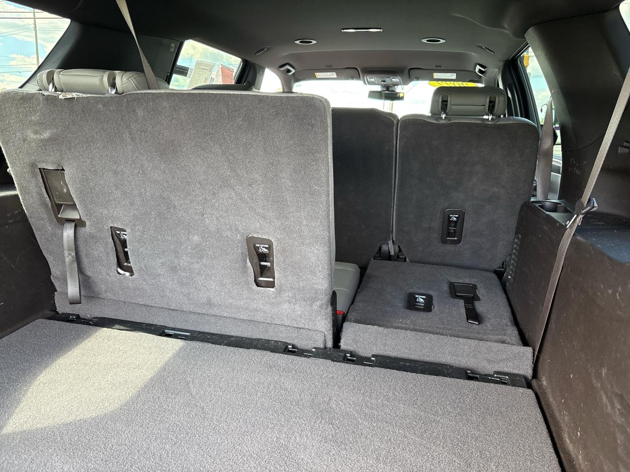 Chevrolet Suburban 4WD 4dr LT 2022