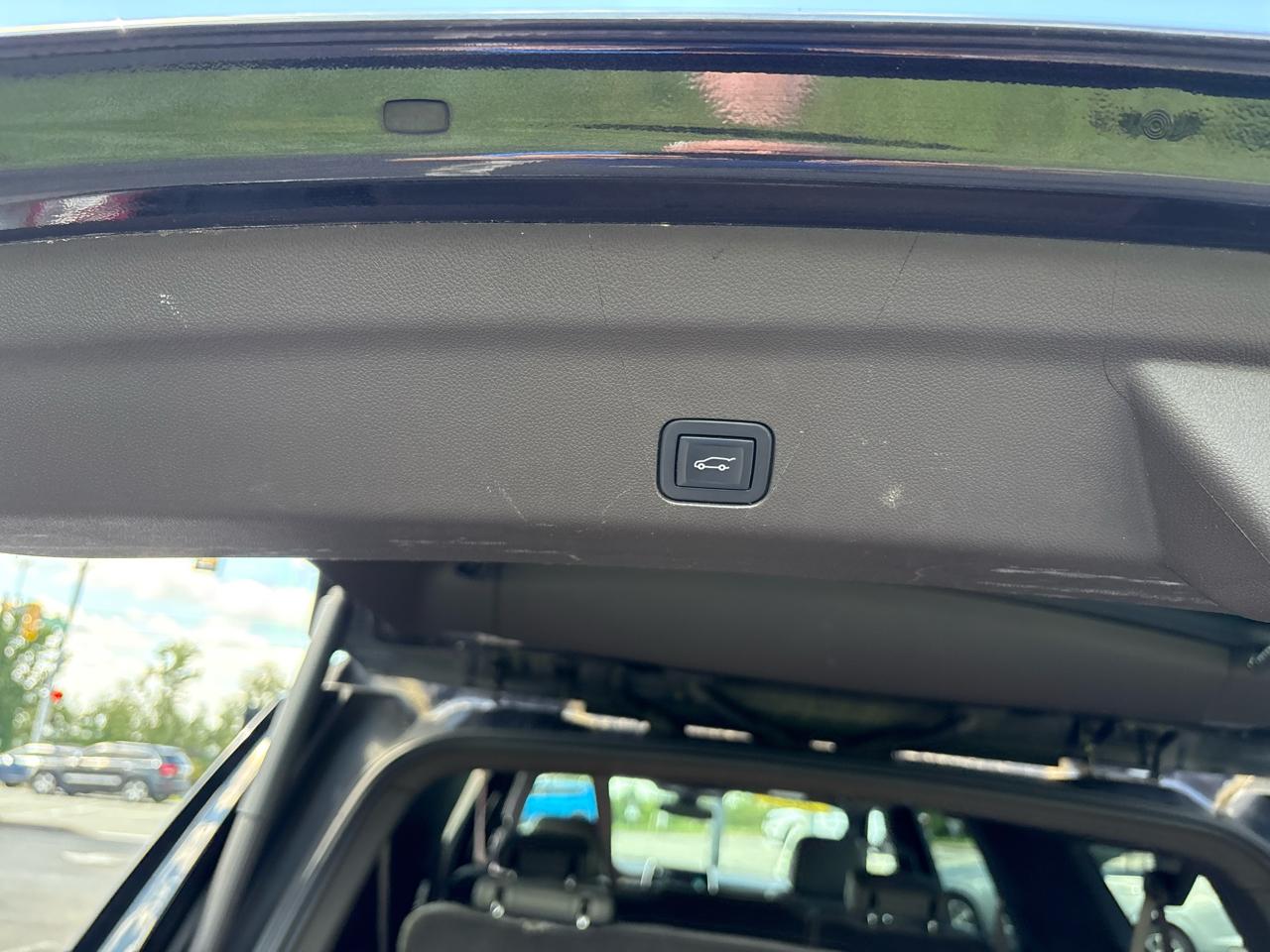 Chevrolet Suburban 4WD 4dr LT 2022