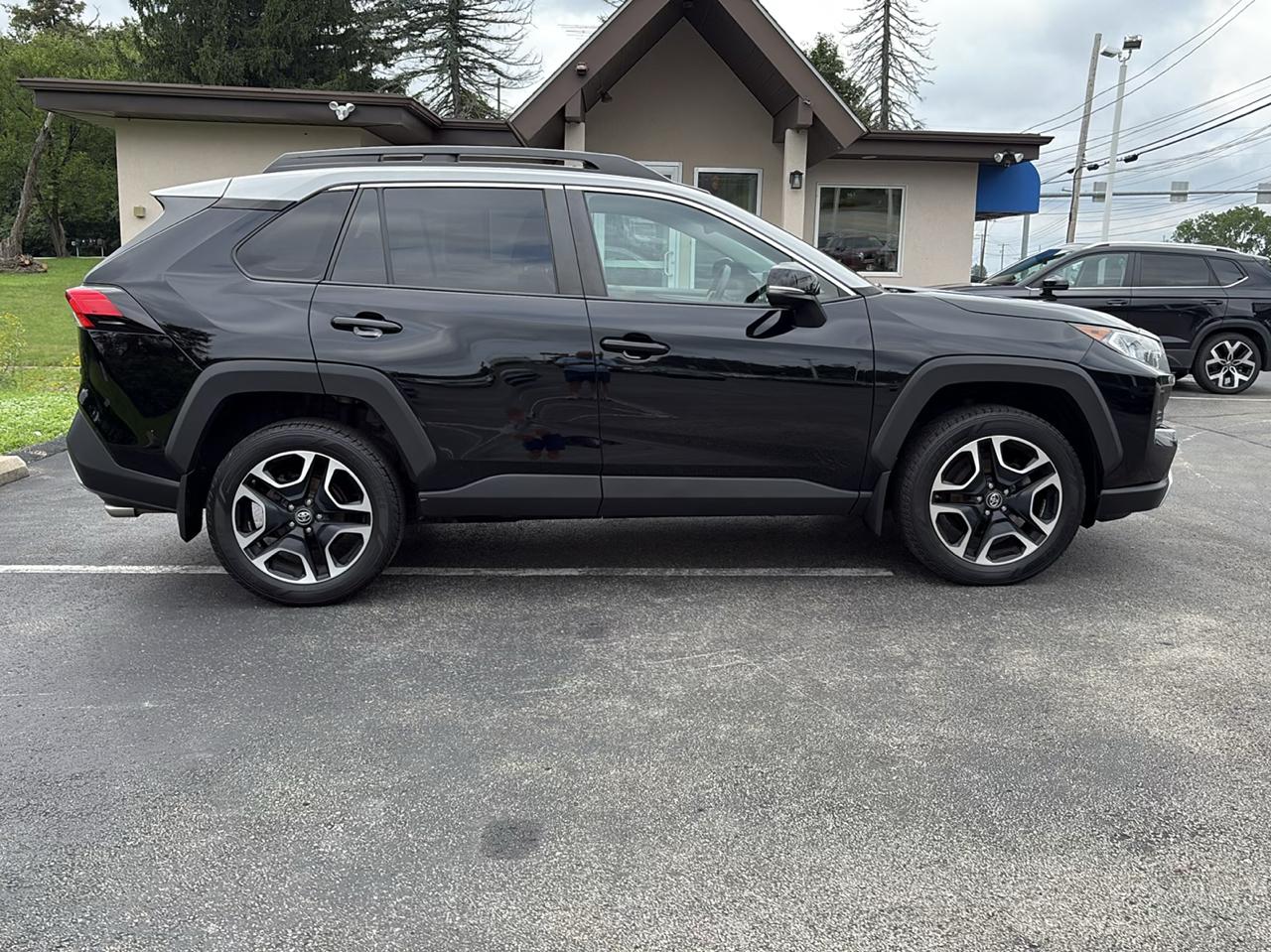 Toyota RAV4 Adventure AWD (Natl) 2019