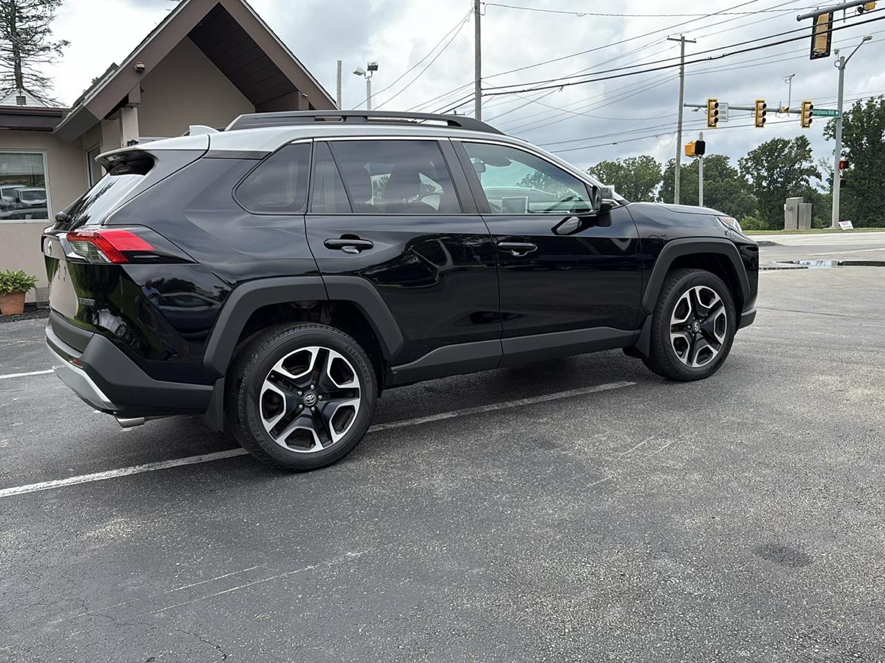 Toyota RAV4 Adventure AWD (Natl) 2019