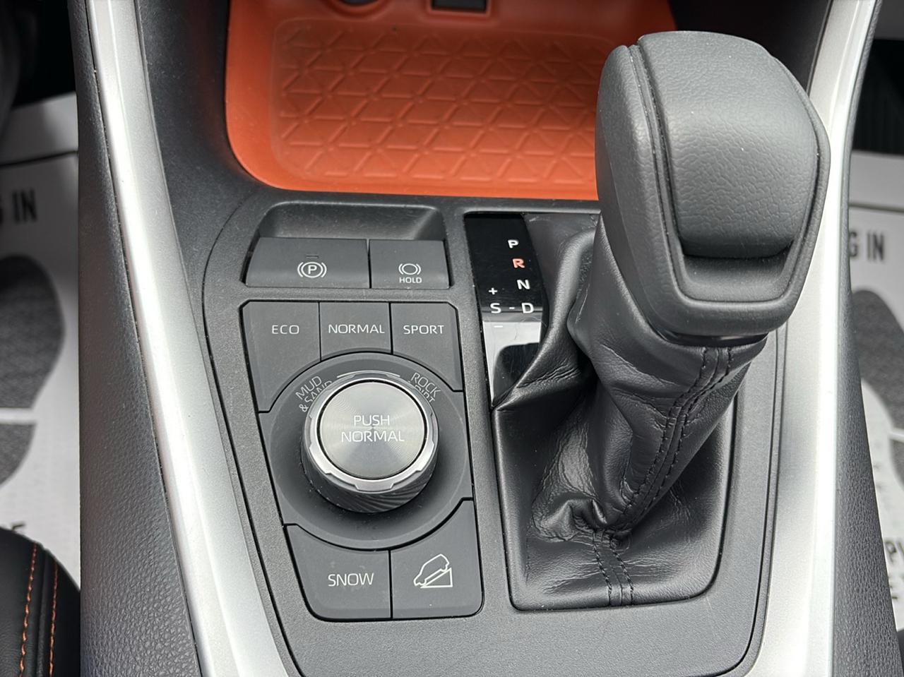 Toyota RAV4 Adventure AWD (Natl) 2019