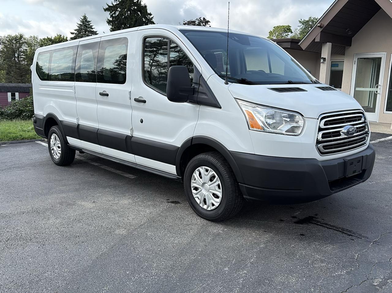 Ford Transit Passenger Wagon T-350 148" Low Roof XLT Swing-Out RH Dr 2019