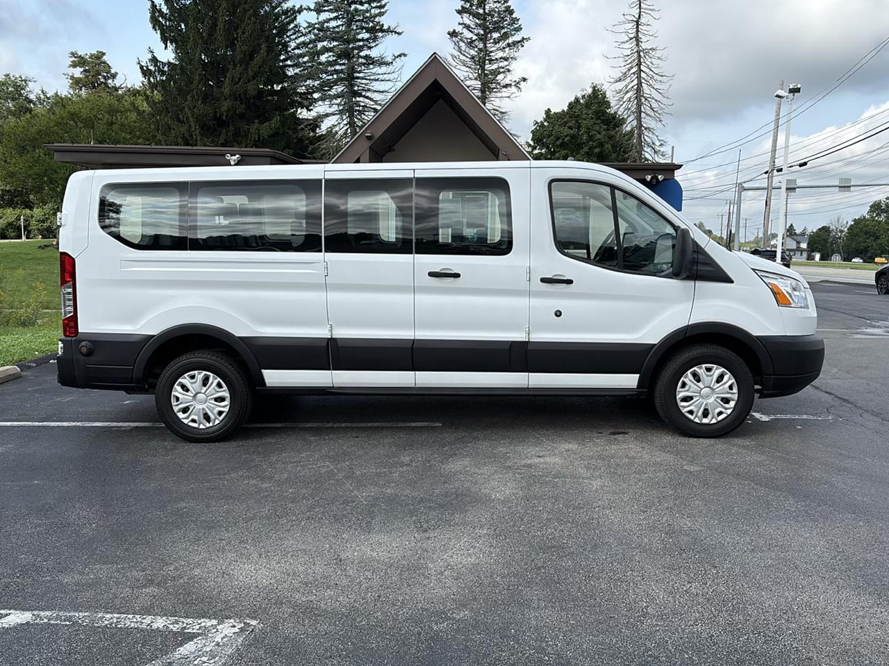 Ford Transit Passenger Wagon T-350 148" Low Roof XLT Swing-Out RH Dr 2019