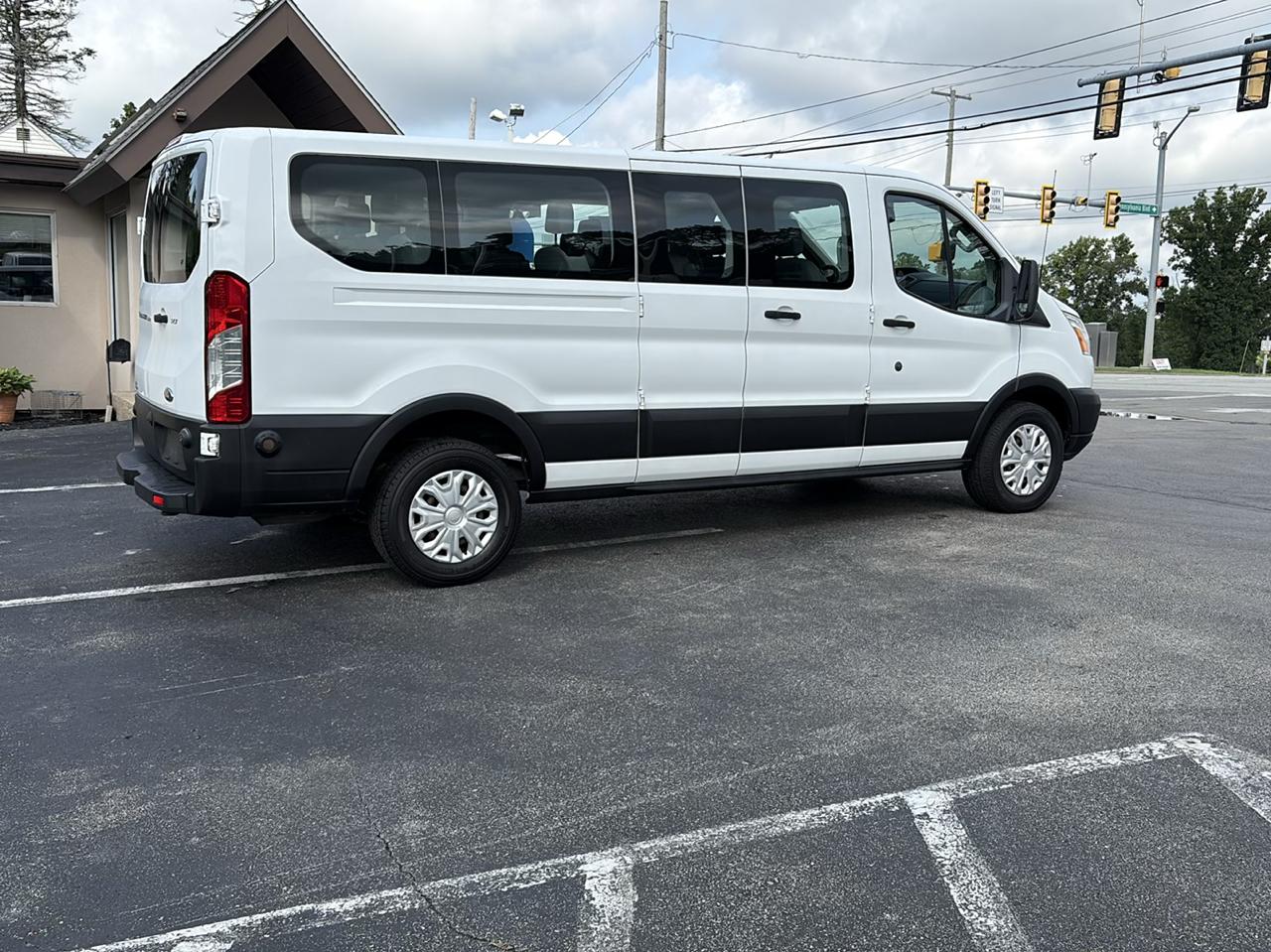Ford Transit Passenger Wagon T-350 148" Low Roof XLT Swing-Out RH Dr 2019