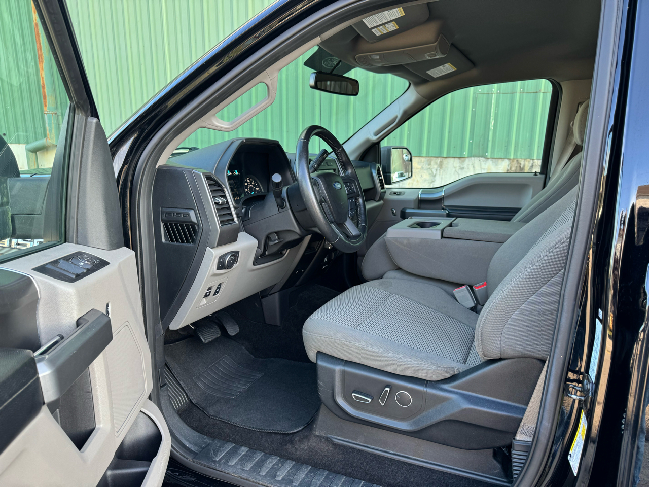 Ford F-150 4WD SuperCrew 145" XLT 2018