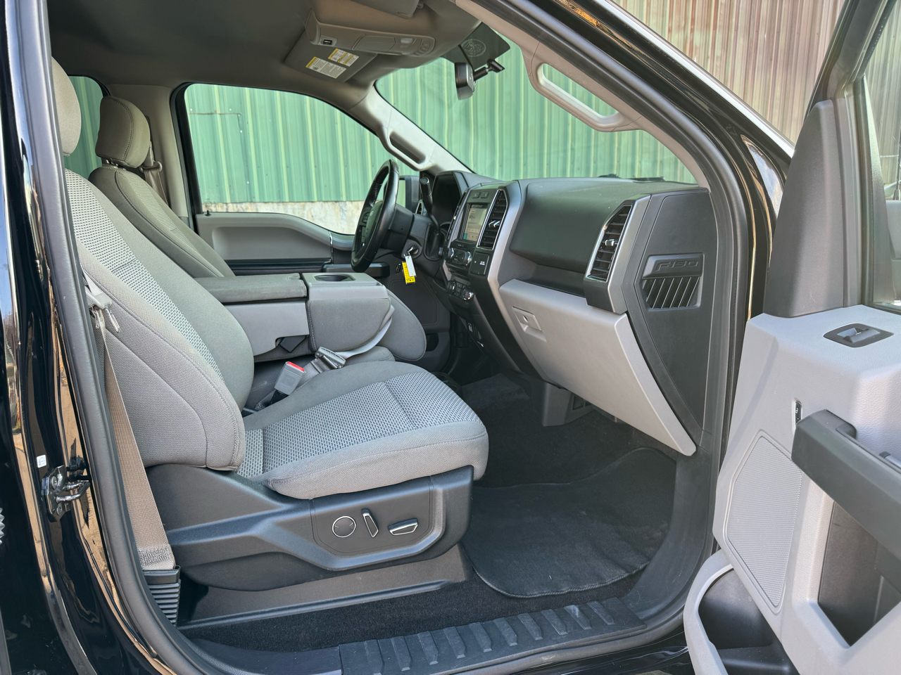 Ford F-150 4WD SuperCrew 145" XLT 2018