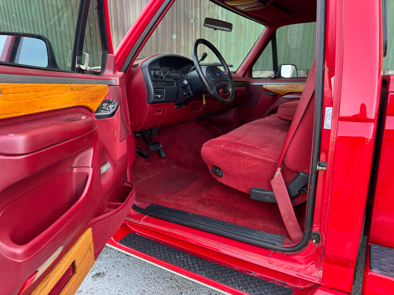 Ford F-150 2WD Reg Cab 122.5" XLT 1993