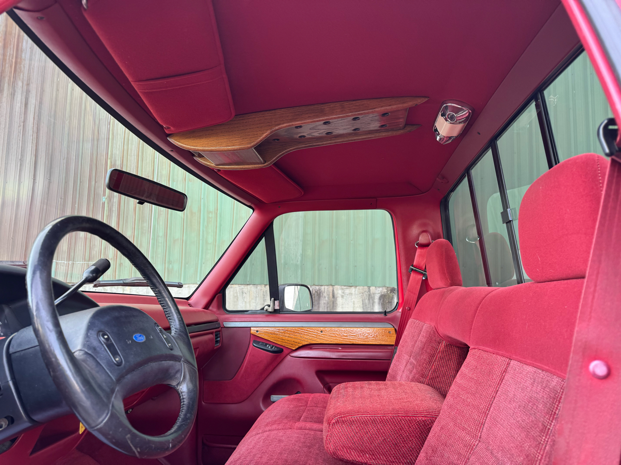 Ford F-150 2WD Reg Cab 122.5" XLT 1993